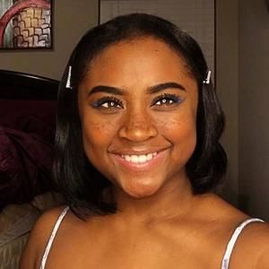 Meet your Posher, Alexis